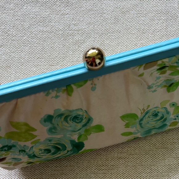 BR flower clutch bag, 10 x 5 “ - Picture 3 of 6